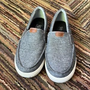 Max + Jake boys slip ons size 5 used